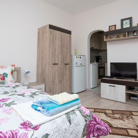 Lynn'S Oasis-Ocean Touch In Core Downtown Lejlighed Burgas City Eksteriør billede