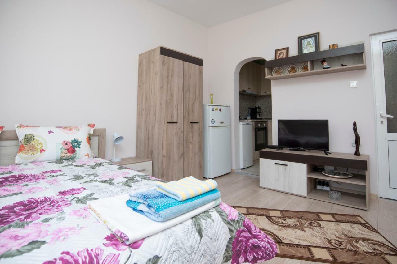 Lynn'S Oasis-Ocean Touch In Core Downtown Lejlighed Burgas City Eksteriør billede