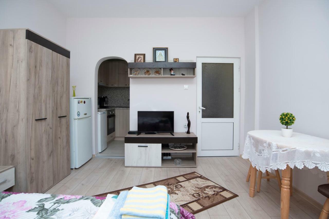 Lynn'S Oasis-Ocean Touch In Core Downtown Lejlighed Burgas City Eksteriør billede
